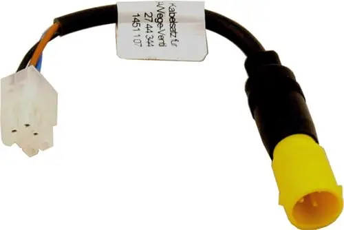 Kabelsatz mit einem weißen 4-poligen Stecker und einem gelben Rundstecker, passend für Wolf Heizsysteme. Kabel zur Verbindung von elektrischen Komponenten.
